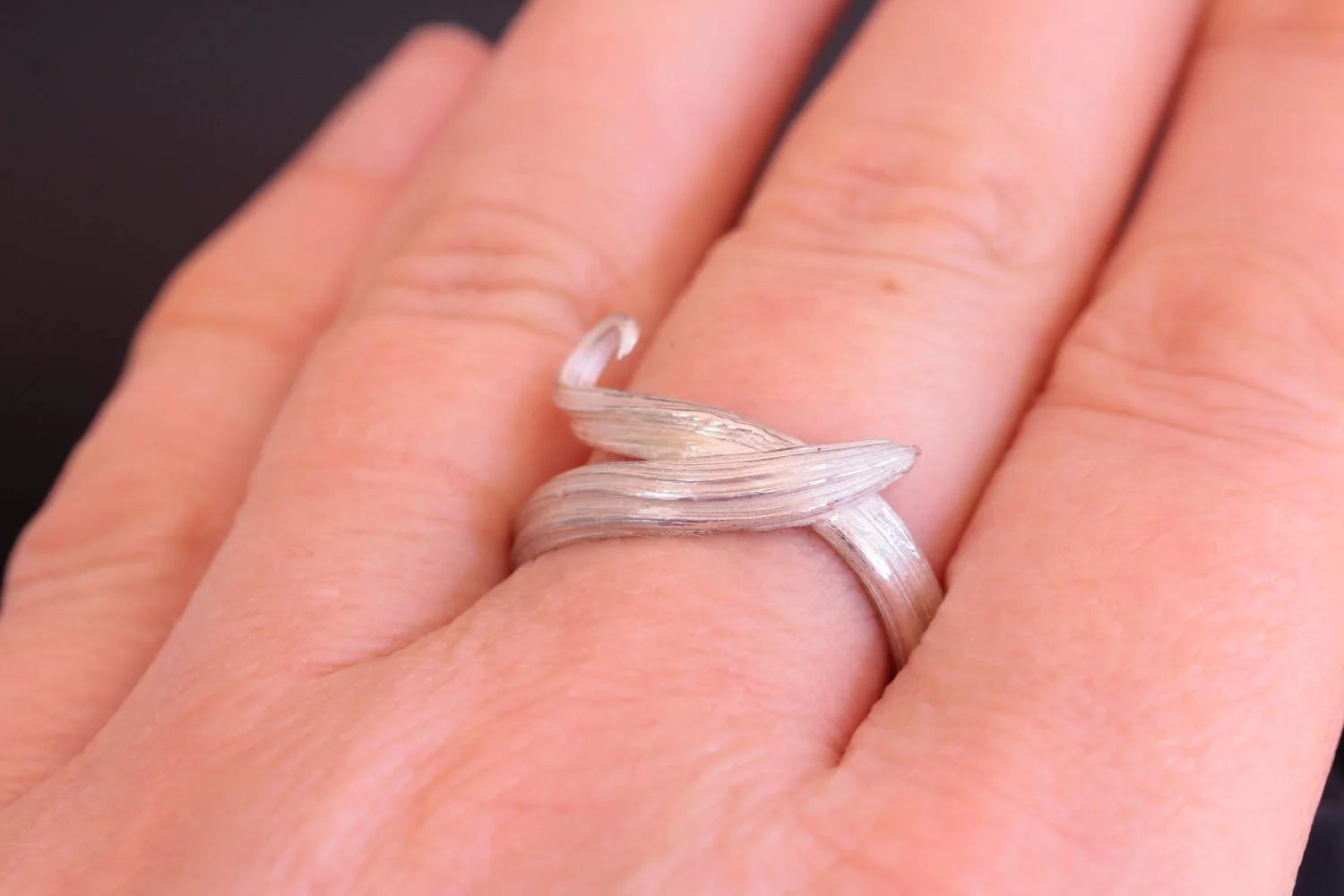 Lizzy Chambers Mitsuro Hikime Silver curl leaf ring (35).jpg
