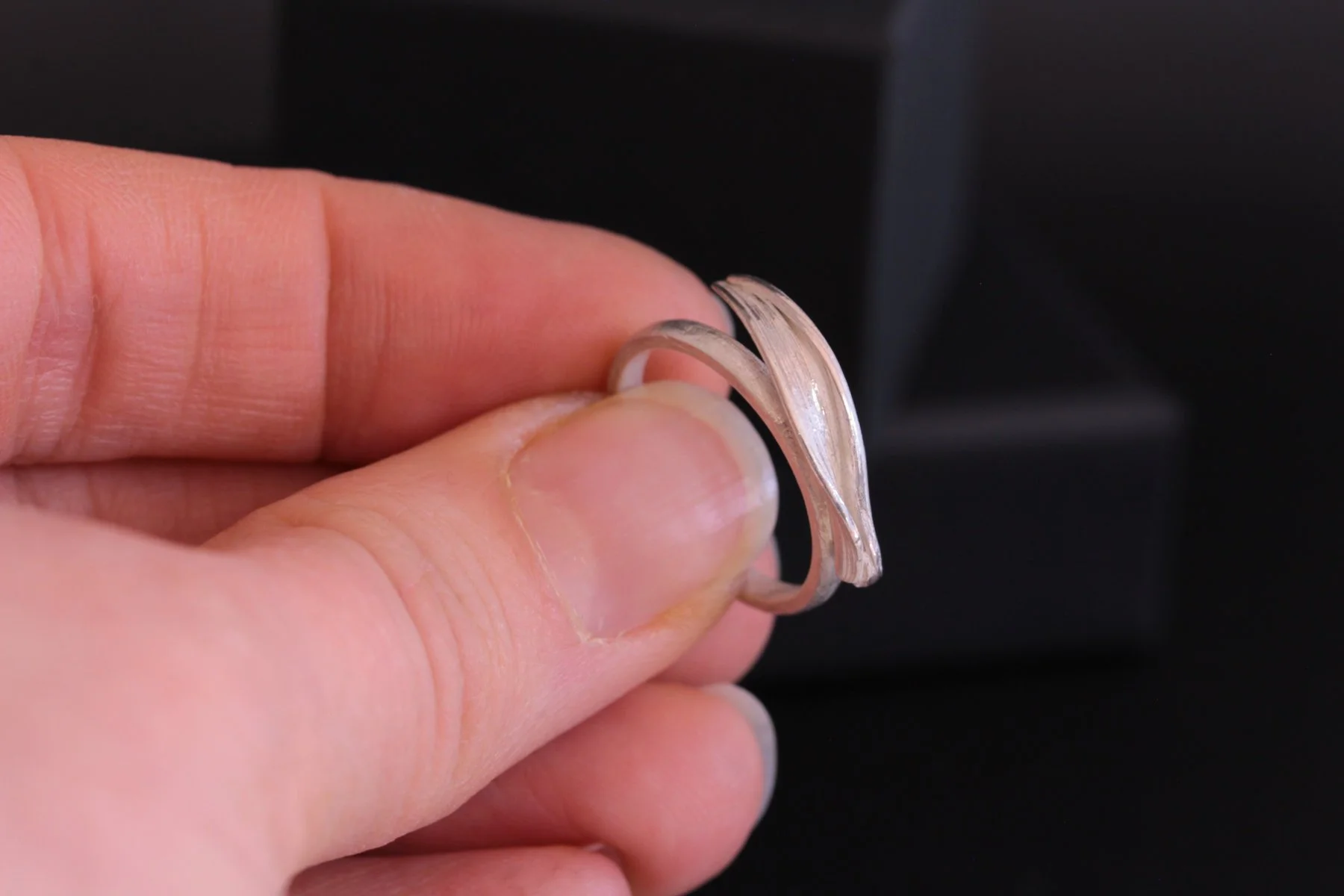 Lizzy Chambers Textured Leaf Ring 11 silver f.jpg