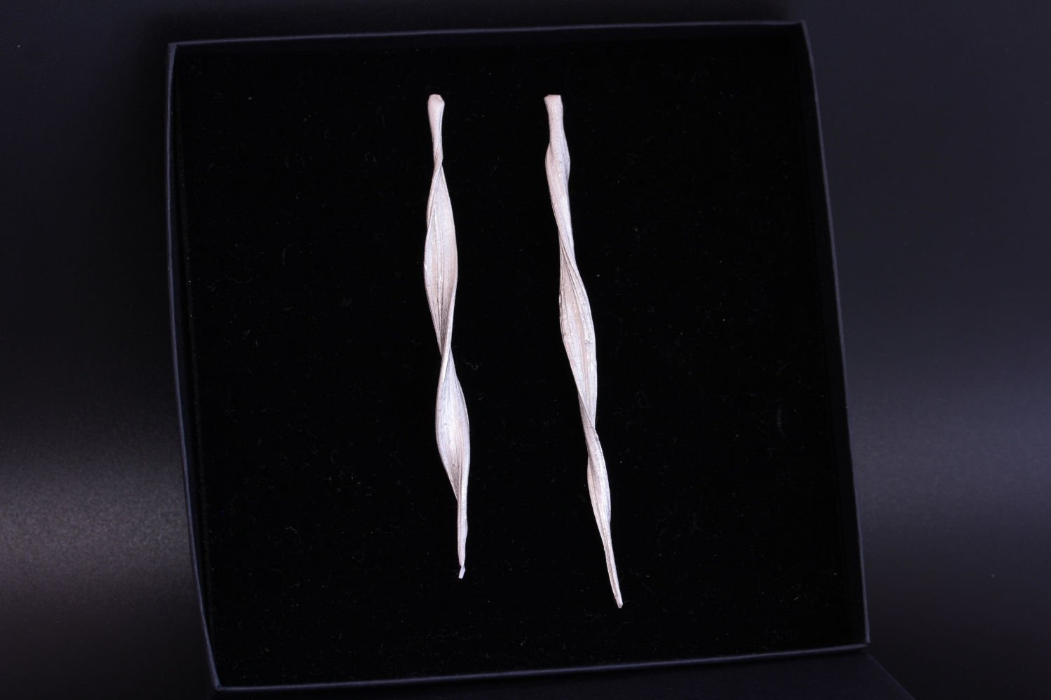Lizzy Chambers Statement Mitsuro Spiral Leaf Silver earrings 2026  (6).jpg