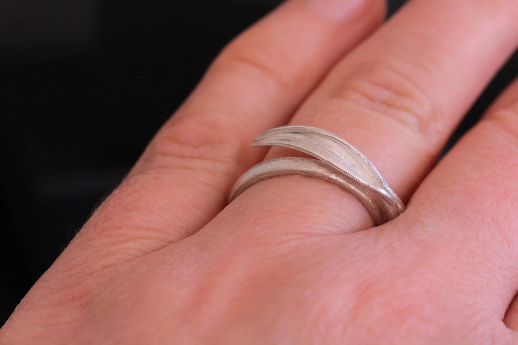 Lizzy Chambers Textured Leaf Ring 11 silver b.jpg