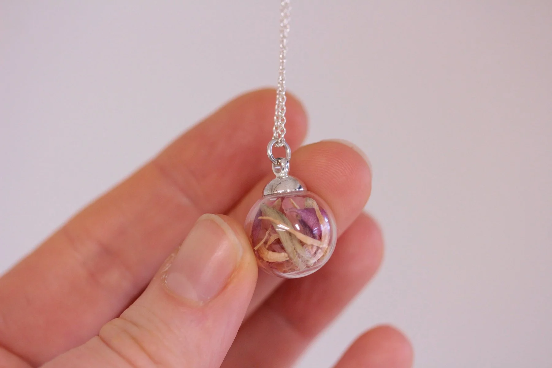 Mixed pink petal Necklace 4 (4).jpg