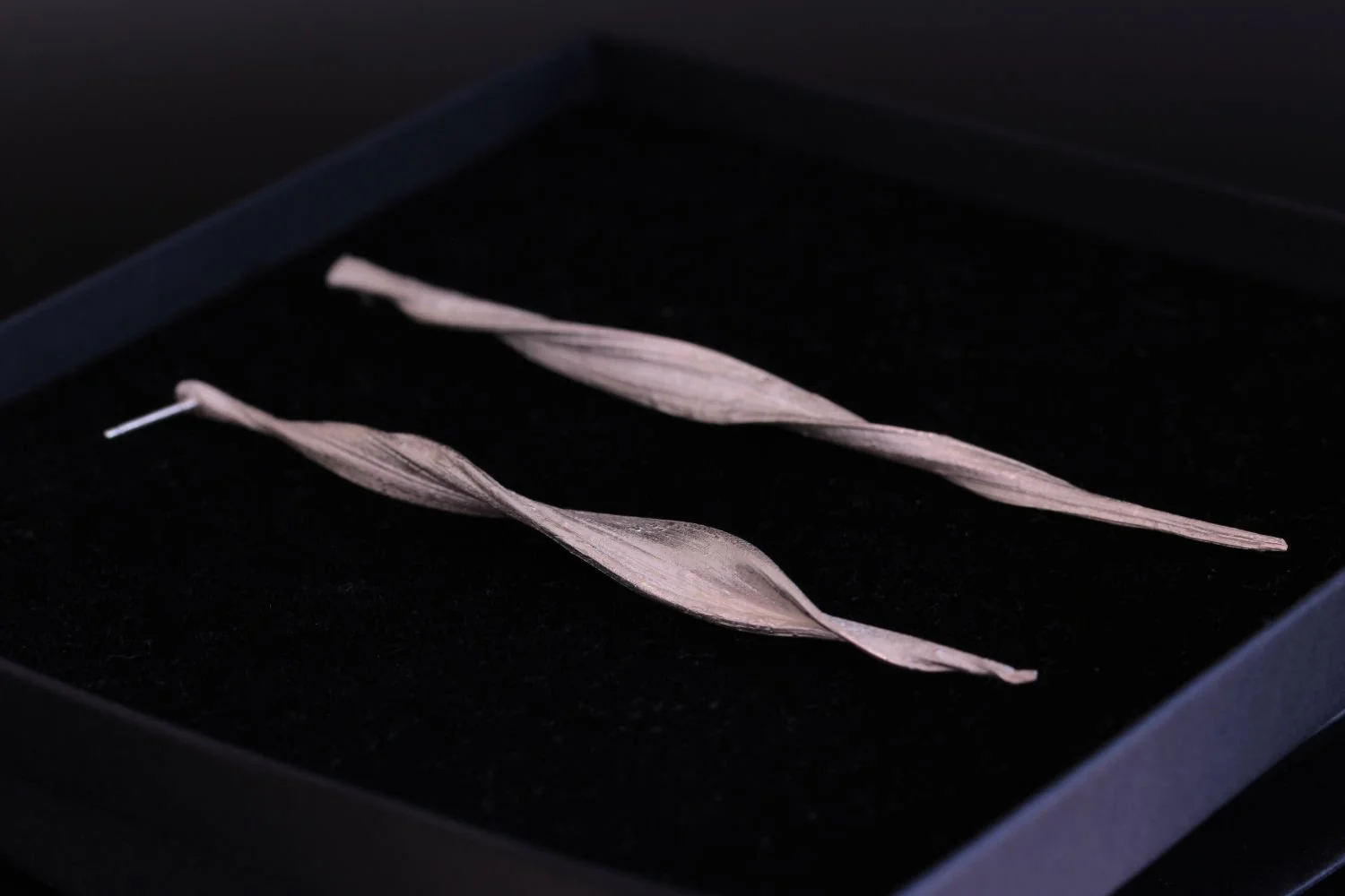 Lizzy Chambers Statement Mitsuro Spiral Leaf Silver earrings 2026  (19).jpg