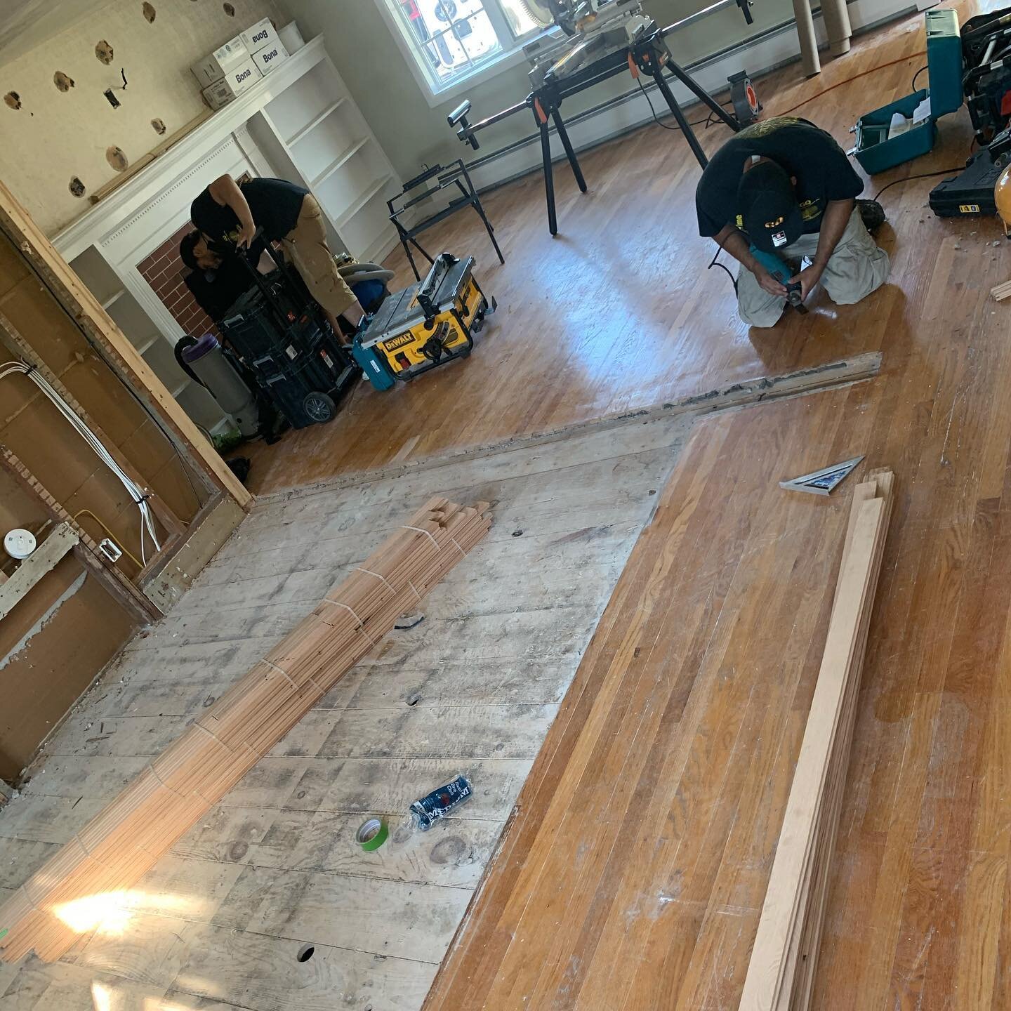 GQ weekend project !!!! Thank you @heritagebuildersri  for giving us the opportunity to work for you .  21/4&rdquo; red oak laced , sanded and refinished . Nothing better than restoring old floors and making them look like new , full of life and dura