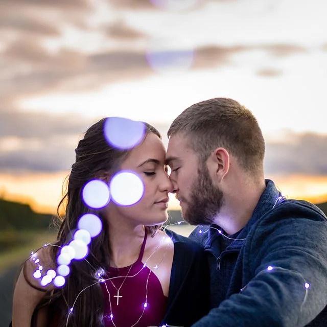 💍
.
.
.
#engagementsession #engagementphotoshoot #engagedcouple #foreverandaday #almostmarried #futuremrandmrs #dirtybootsandmessyhair #agameoftones #portraitsofinstagram #moodygrams #portrait_perfection #lightandmagic #loveandwildhearts #loveauthen