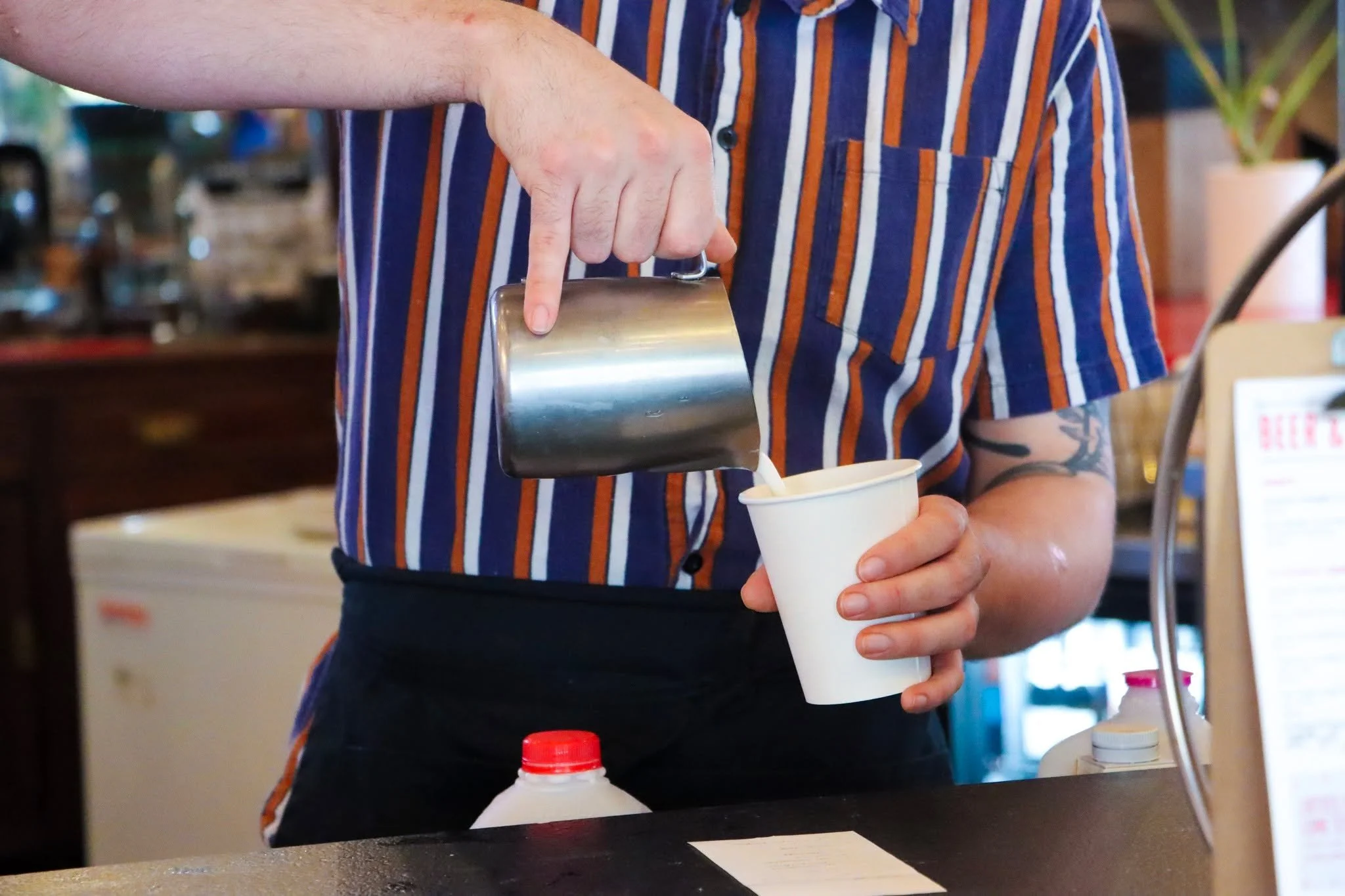 The perfect pour, every time ☕🤍
From our baristas to your cup&mdash;we&rsquo;re here to make your perfect coffee, one silky pour at a time.
#TheCoffeeFox #PerfectPour #SavannahCoffee #BaristaLife #CoffeeCraft #SavannahCafes #CoffeeLovers
