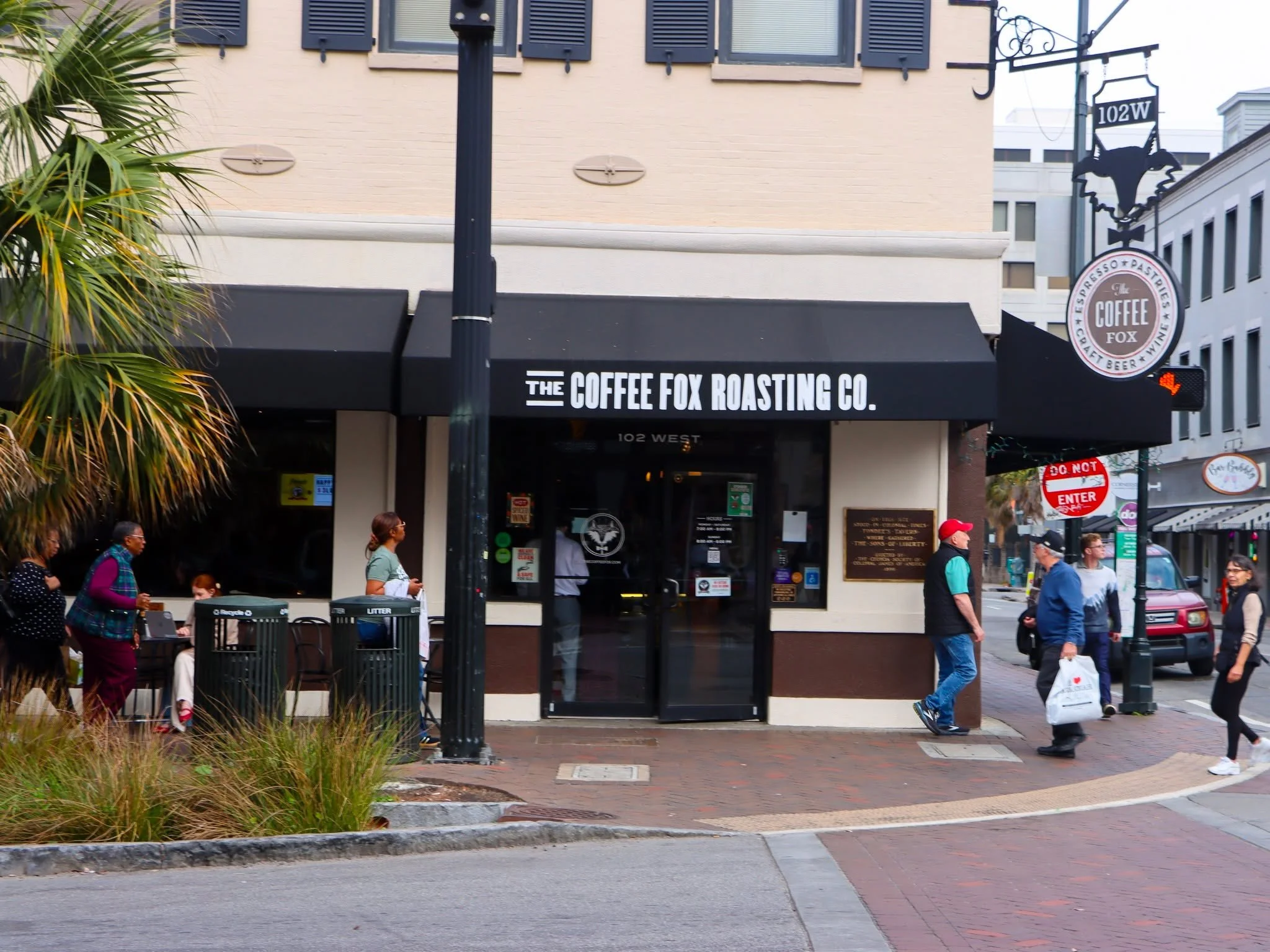 Fridays just got a whole lot better 🎉
Join us every Friday from 5&ndash;8 PM for $3 hot or iced lattes and $3 Lone Star beers.
Your new favorite way to kick off the weekend.

#TheCoffeeFox #LattesAndLoneStars #SavannahNights #SavannahEvents #FridayV