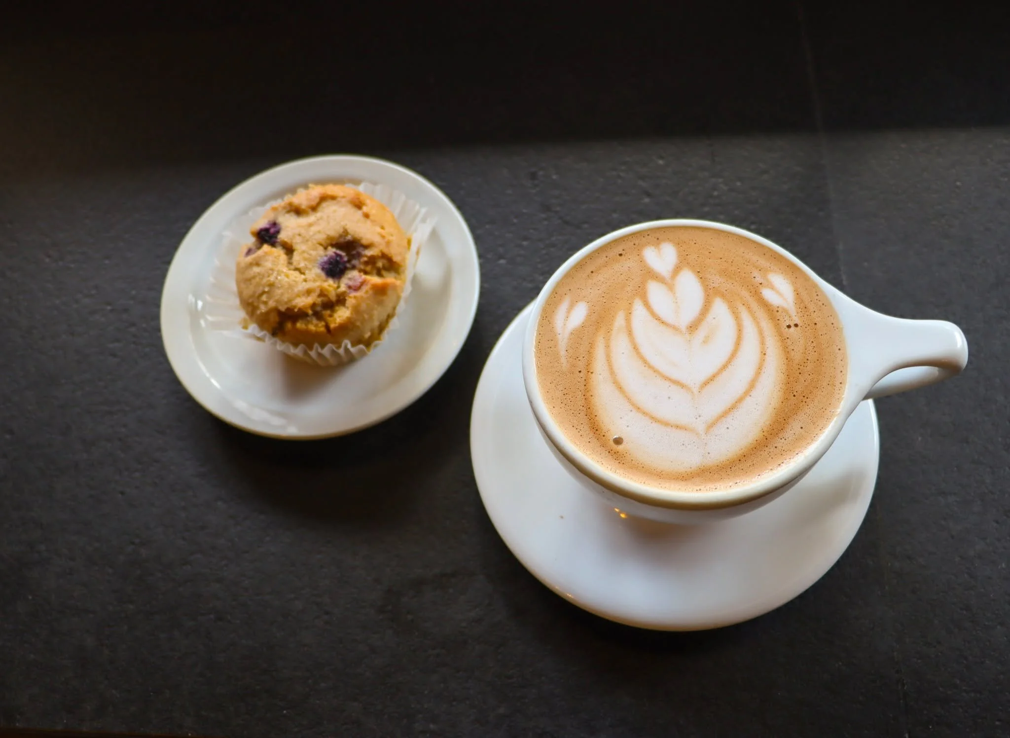 Start your morning strong &mdash; or treat yourself anytime. ☕🧁
A warm latte and a fresh muffin from The Coffee Fox is always the right move.

#TheCoffeeFox #SavannahCoffee #LatteLove #MorningFuel #CoffeeAndMuffins #BroughtonStreetEats #912Coffee #T