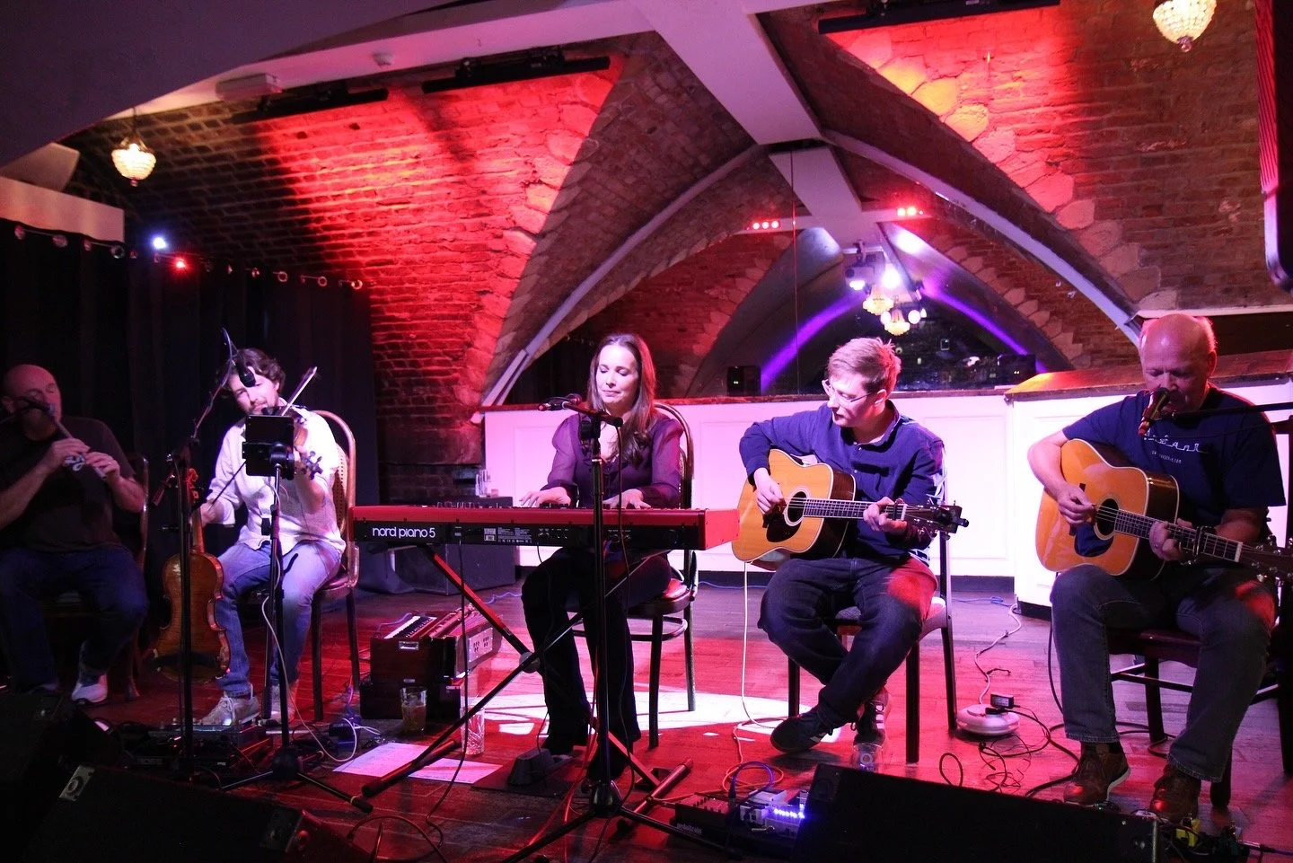  Louise performs alongside Michael McGoldrick, Toby Shaer, Jimmy Patrick and Chris Rogan at her album launch at Lock 91, Manchester. 