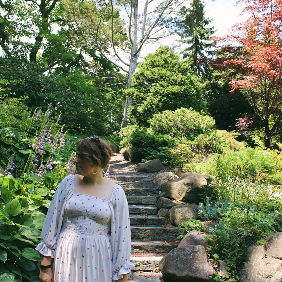 Last week, the @brooklynbotanic, another #bhlshirreddress ✨🌼 (this pattern is basically secret pajamas, so do yourself a favor and go make one immediately)