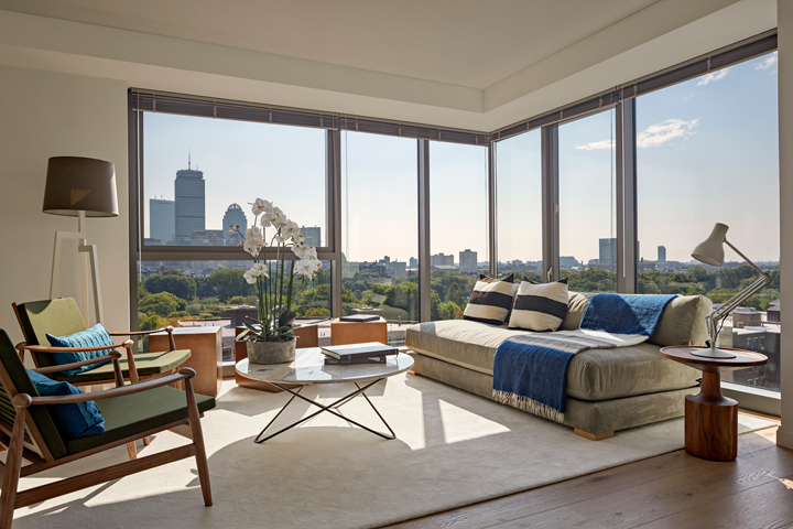 12-livingroom-lo.jpg