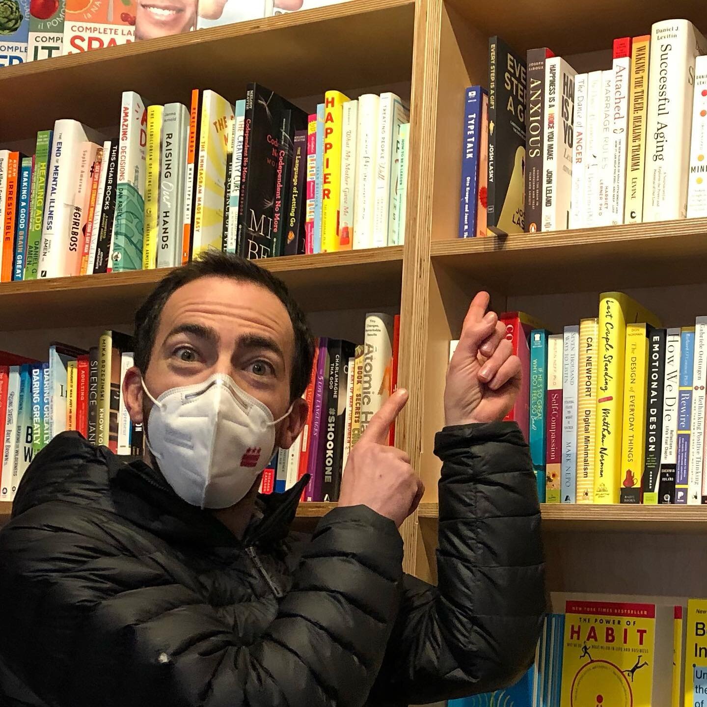 Stopped by @solidstatedc today to find that they’ve stocked my #book! Thank you Jake, Scott, and the rest of the crew at the store for running a great operation and keeping DC #reading during the pandemic. Read on, my friends.
#newauthor #pub
