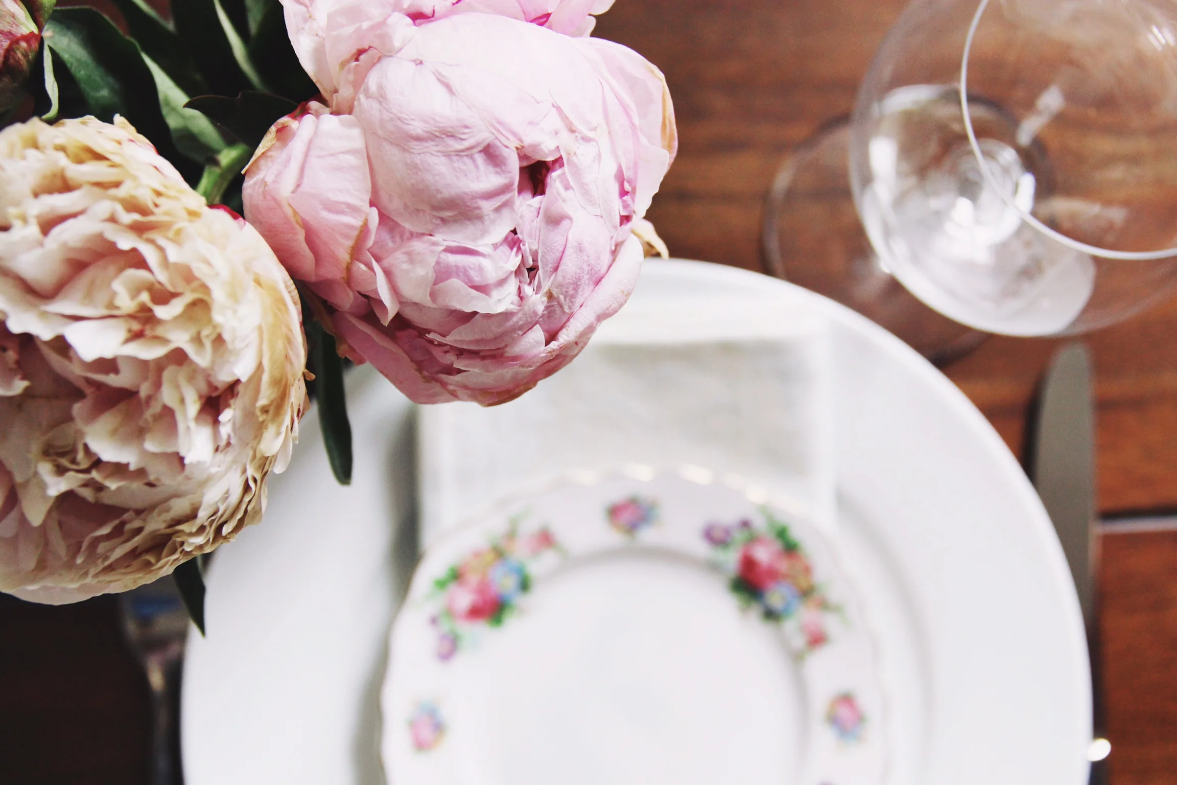 French farm tablescape for brunch