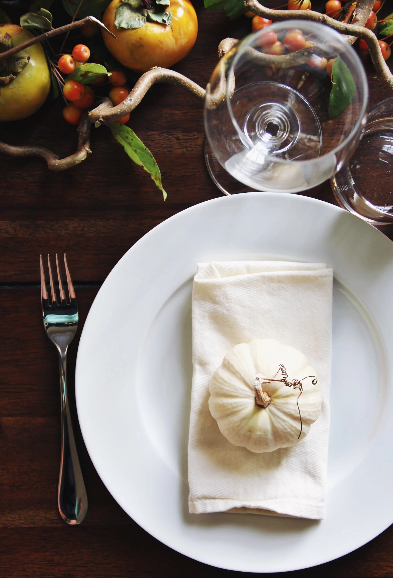 Fresh and earthy Thanksgiving tablescape