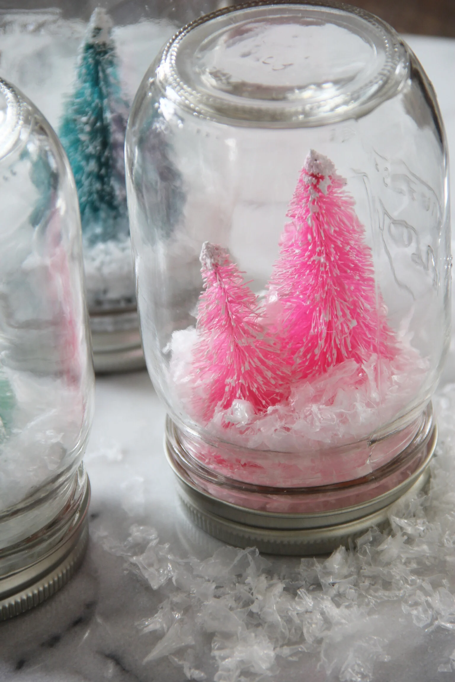 DIY: Retro bottle brush snow globes