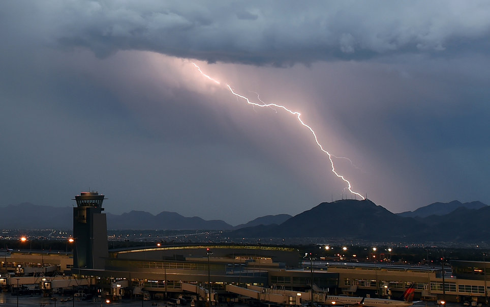 airport-lightning-PLANESCRTS1005.jpg