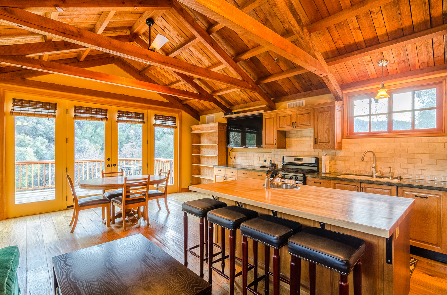 Upstairs Suite Kitchen & Living Room with Widescreen Tv w/ DIRECTV
