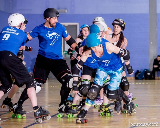 The Seven Deadly Spins vs Soy Division. Image courtesy of Dave McAleavy, boutday.com.