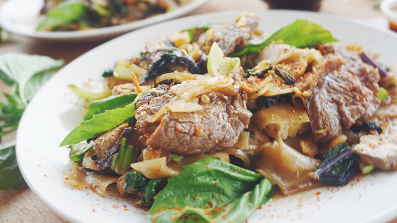 Love me tender grass-fed flank steak drunken noodles!