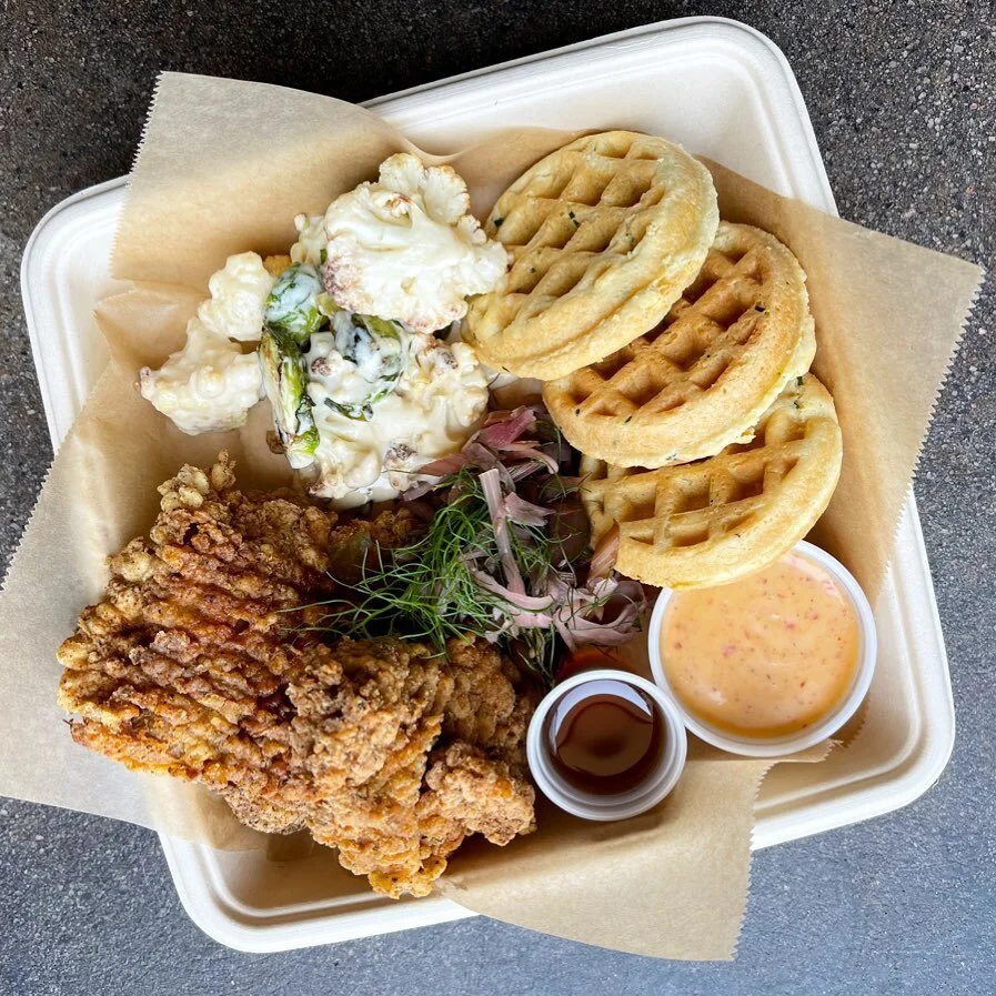 Everything on this plate naturally gluten-free, nutritious, and absolutely delicious! This @pasturebird fried chicken plate won&rsquo;t weigh you down, actually help you restore the energy you need. Fried Chicken comes with paleo chive waffles, b&eac