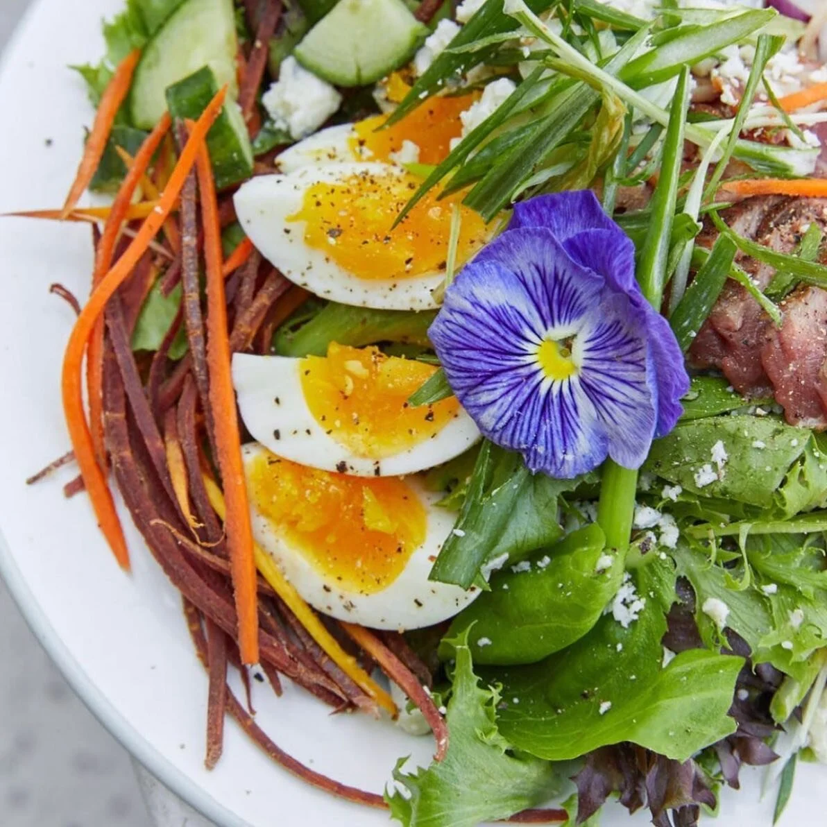A Cobb Salad is only good as it&rsquo;s ingredients and this meal you&rsquo;ll be helping stop climate change by supporting regenerative agriculture farmers... pasture-raised gummy eggs from Black Mountain in Ramona, regenerative spring mix from @sag