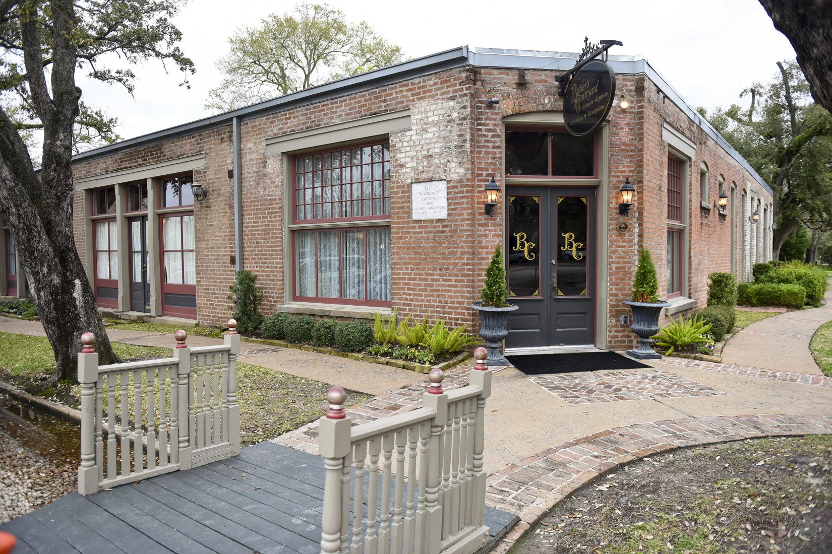 butlers-courtyard-wedding-venue-historic-houston-photos