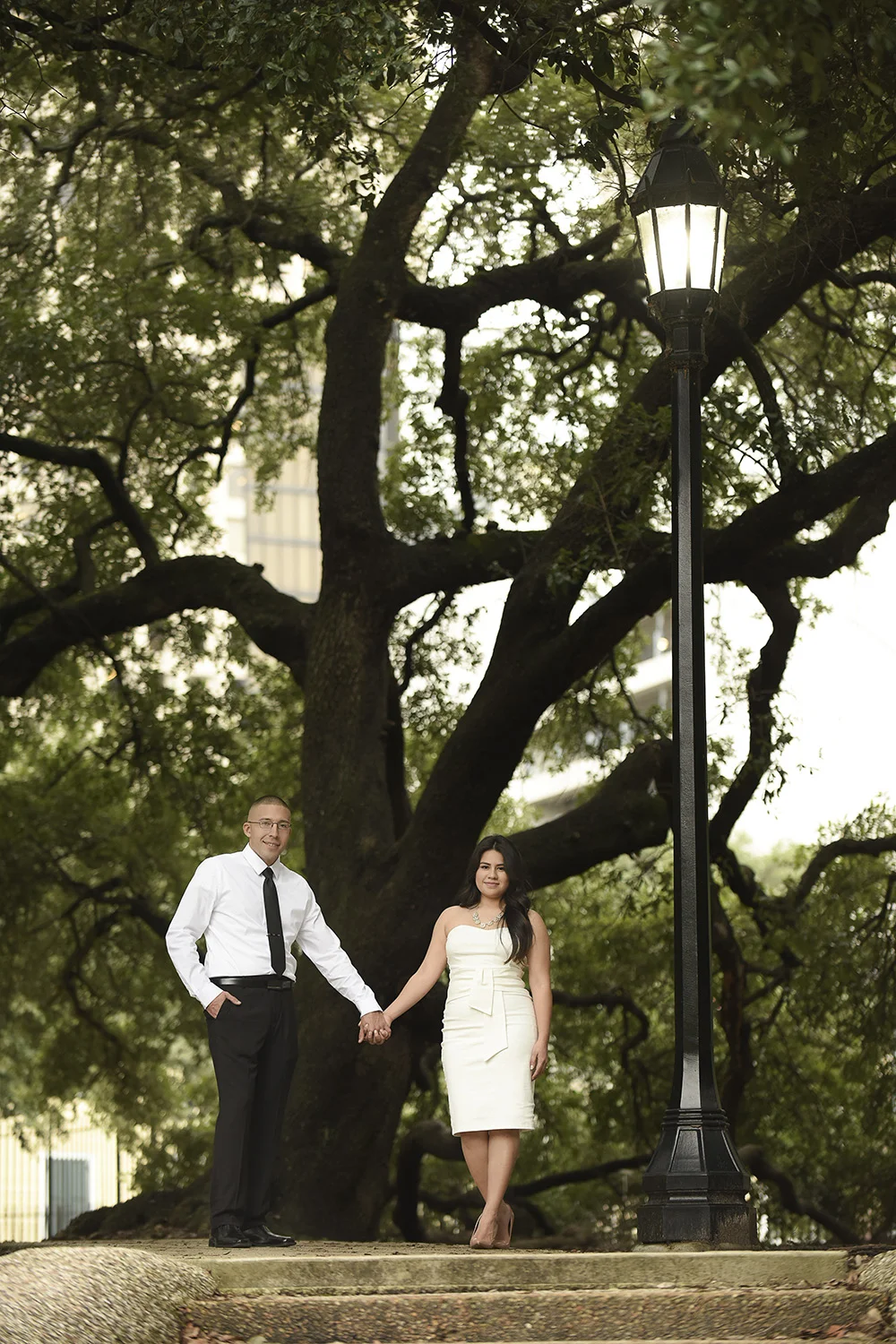 Sam-houston-park-engagement-romantic-downtown-lifestyle-modern-photographer