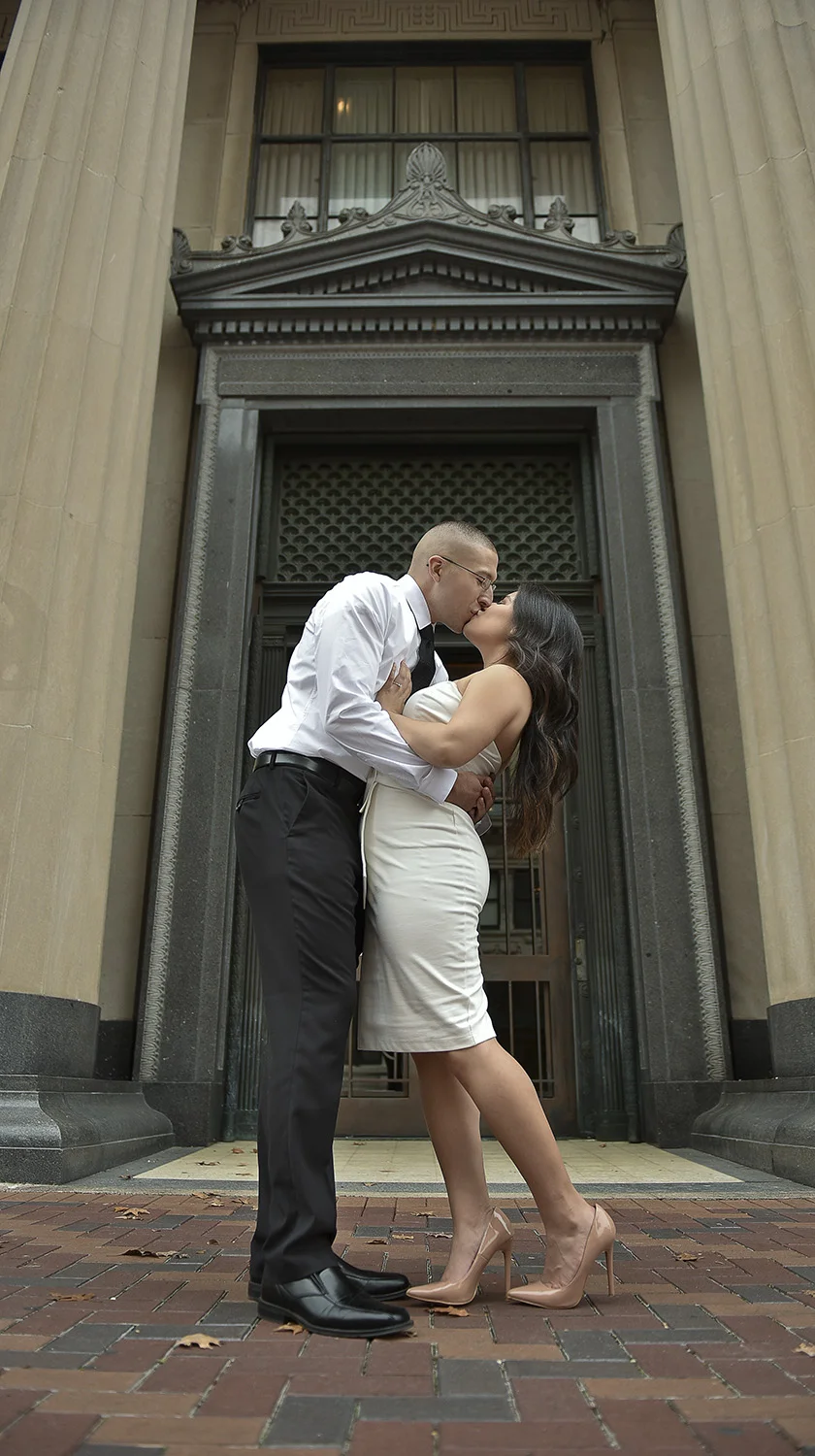 Marketsquare-engagement-romantic-downtown-lifestyle-modern-photographer