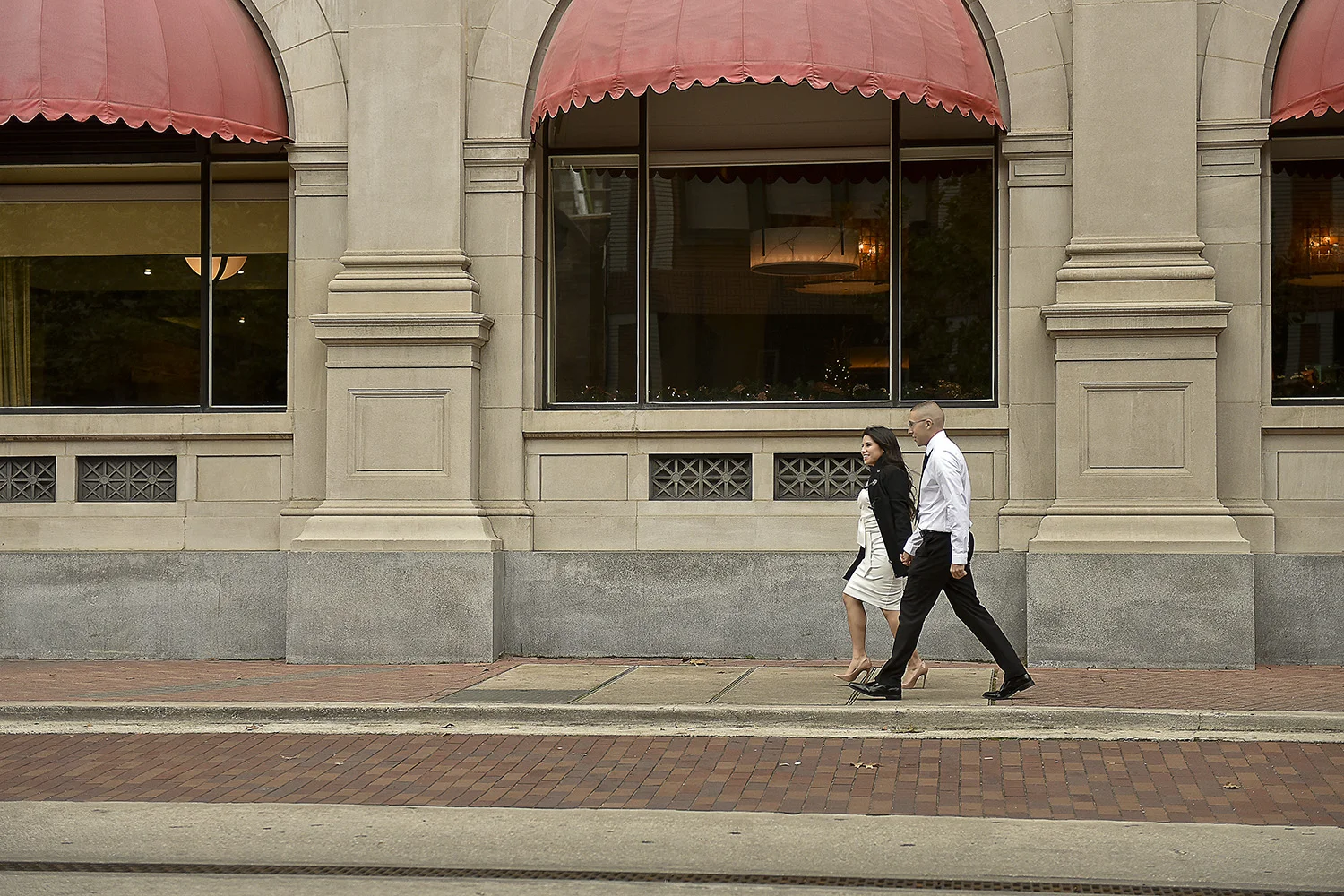 Marketsquare-engagement-romantic-downtown-lifestyle-modern-photographer