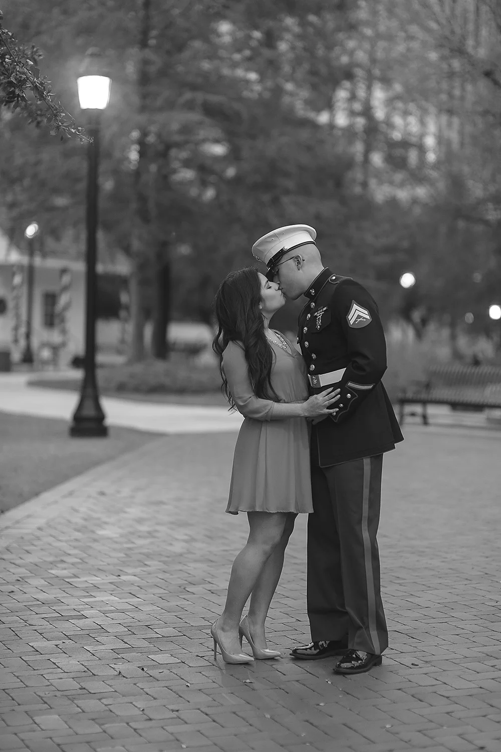 Sam-houston-park-engagement-romantic-downtown-lifestyle-modern-photographer