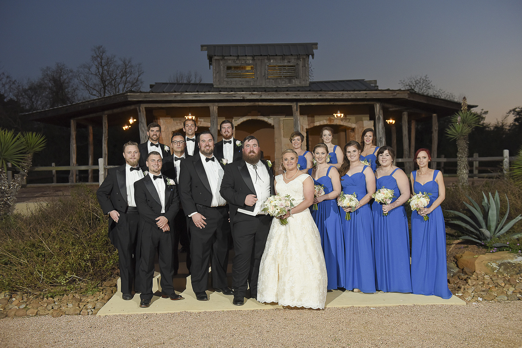 tomball-wedding-venue-moffitt-oaks-bridal-party-formal-photo-cantina-rustic-evening