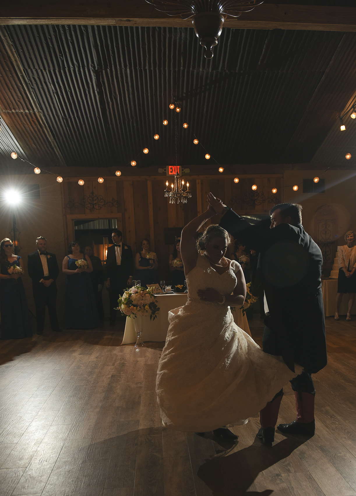moffitt-oaks-houston-wedding-venue-barn-dance-floor-lighting