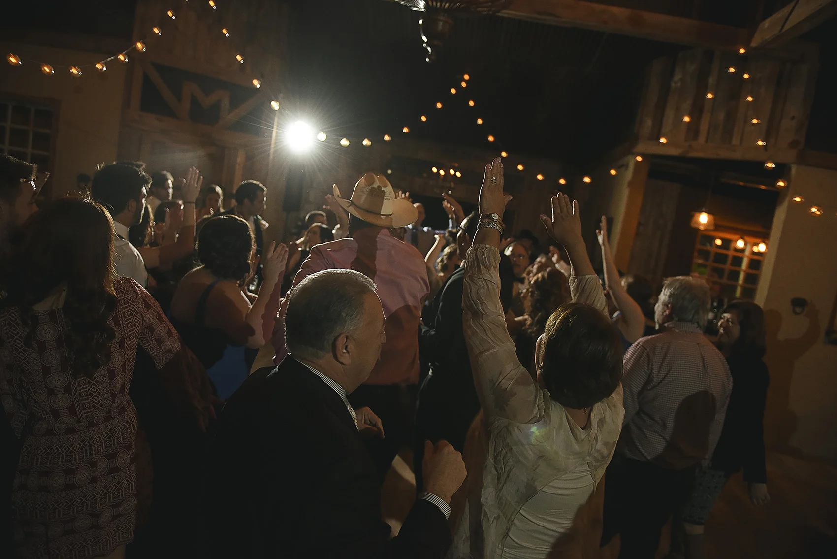 moffitt-oaks-houston-wedding-venue-barn-dance-floor-lighting
