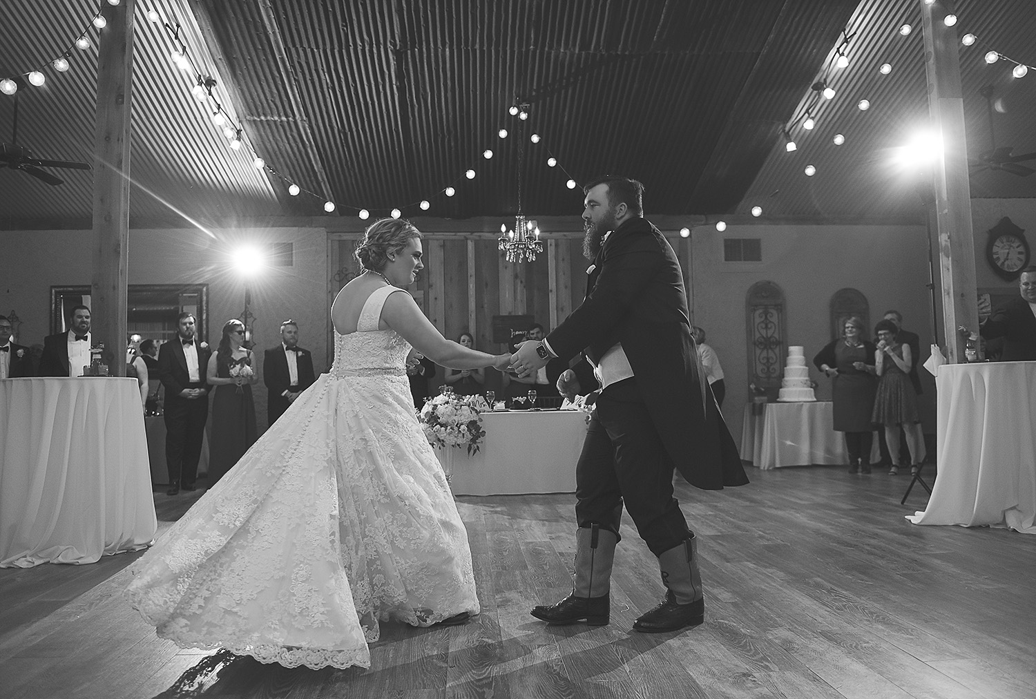 moffitt-oaks-houston-wedding-venue-barn-dance-floor-lighting