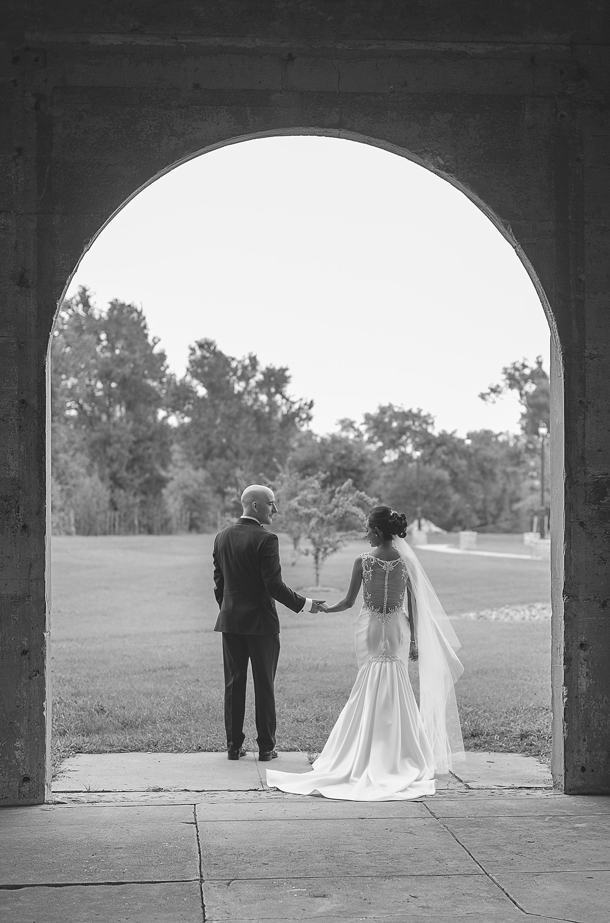 Houston-venue-Olde-Dobbin-Station-Romantic-Classic-Wedding-Photographer-028.jpg