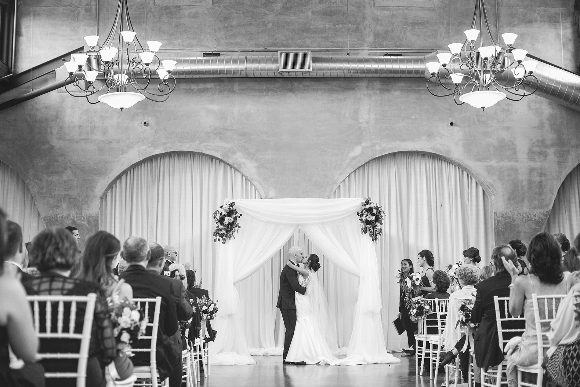 Houston-venue-Olde-Dobbin-Station-Romantic-Classic-Wedding-Photographer-065.jpg