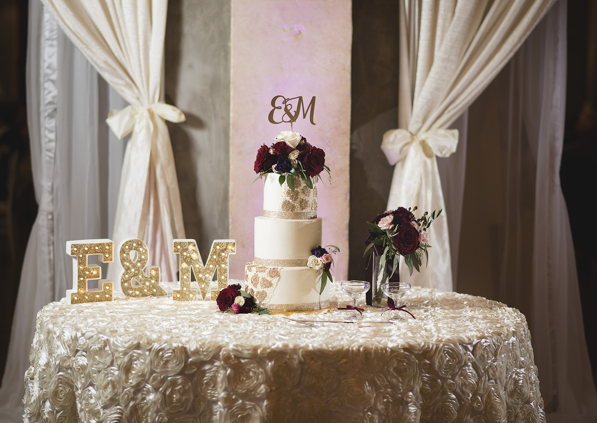 Houston-venue-Olde-Dobbin-Station-Romantic-Classic-Wedding-Photographer-102.jpg