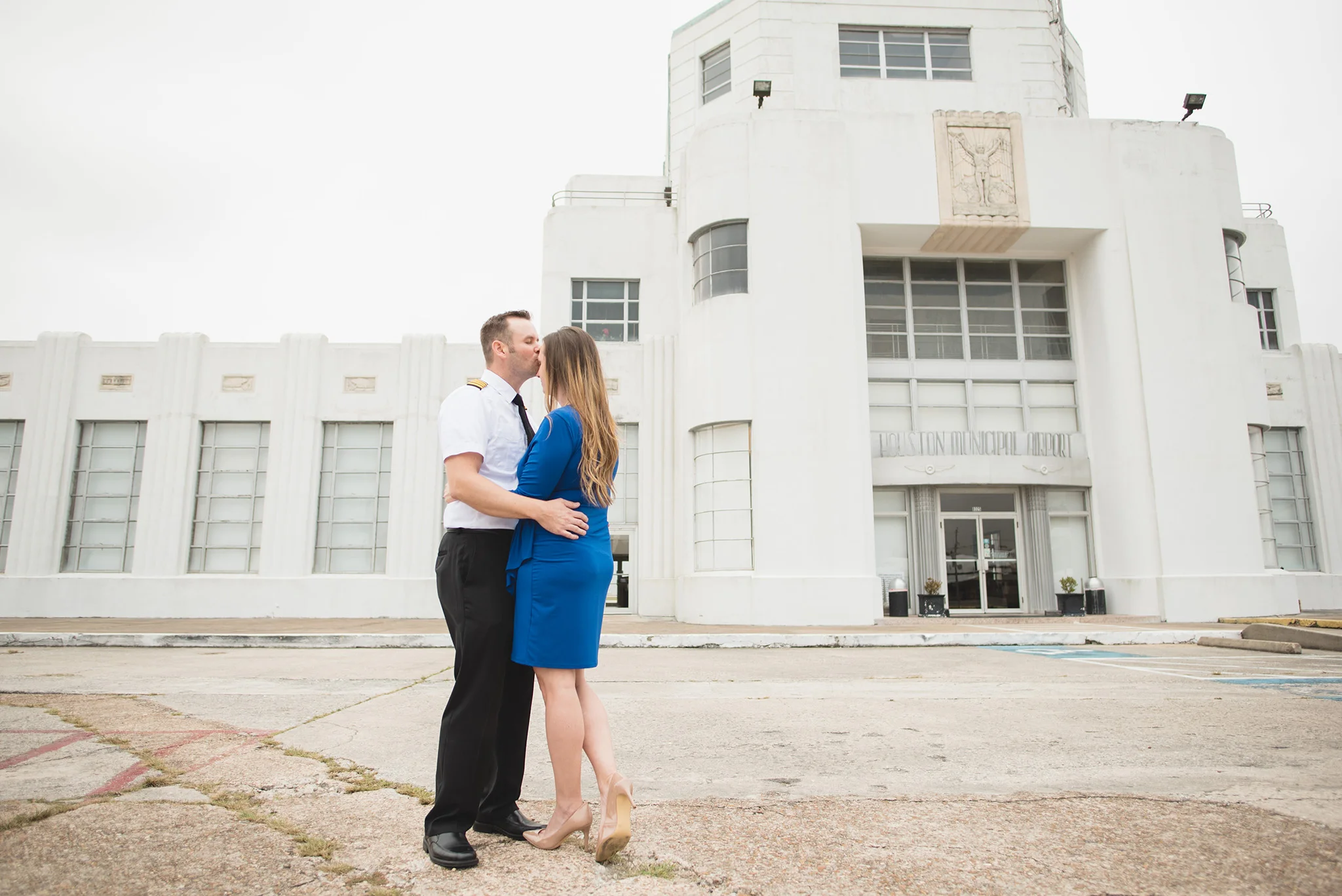 1940s-air-terminal-museum-houston-engagement-photographer