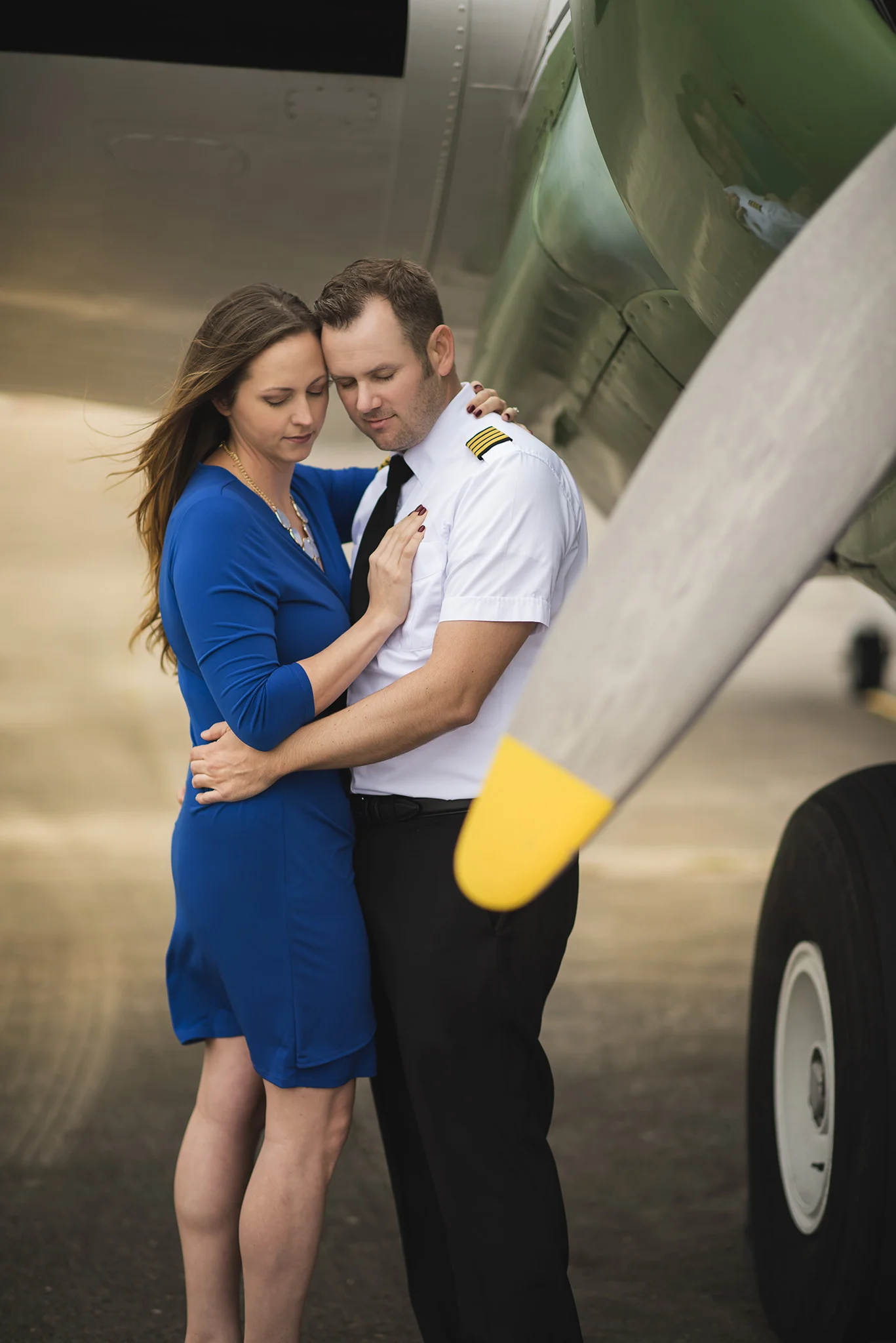 1940s-air-terminal-museum-houston-engagement-photographer