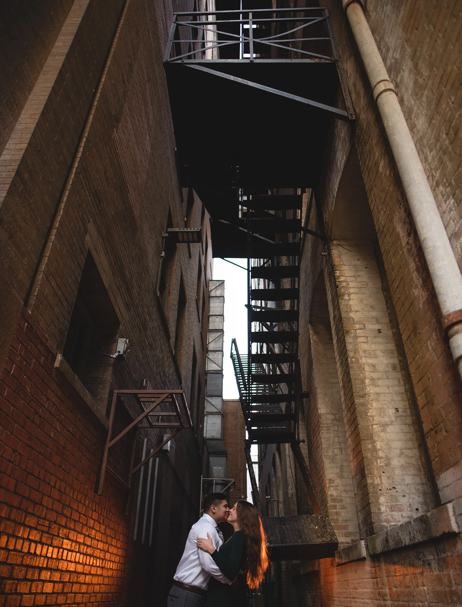 Houston-lifestyle-downtown-main-street-urban-classy-engagement-photographer