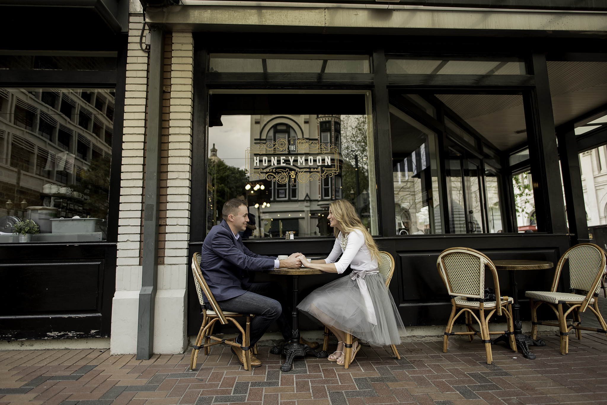 Houston-main-street-Honeymoon-cafe-lifestyle-engagement-session-004.jpg