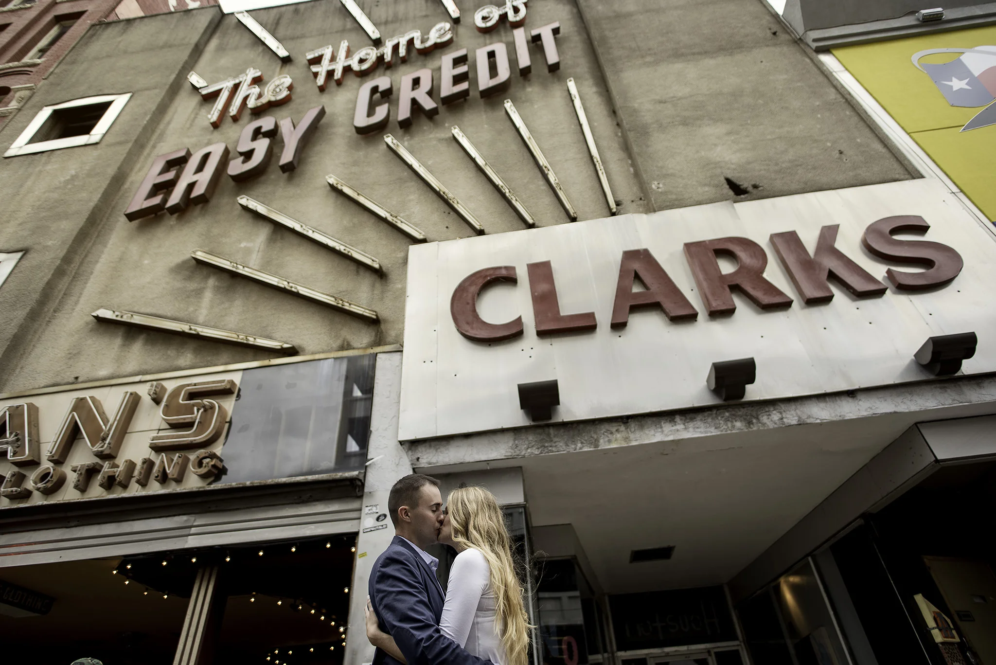 Houston-main-street-lifestyle-engagement-photographer-007.jpg