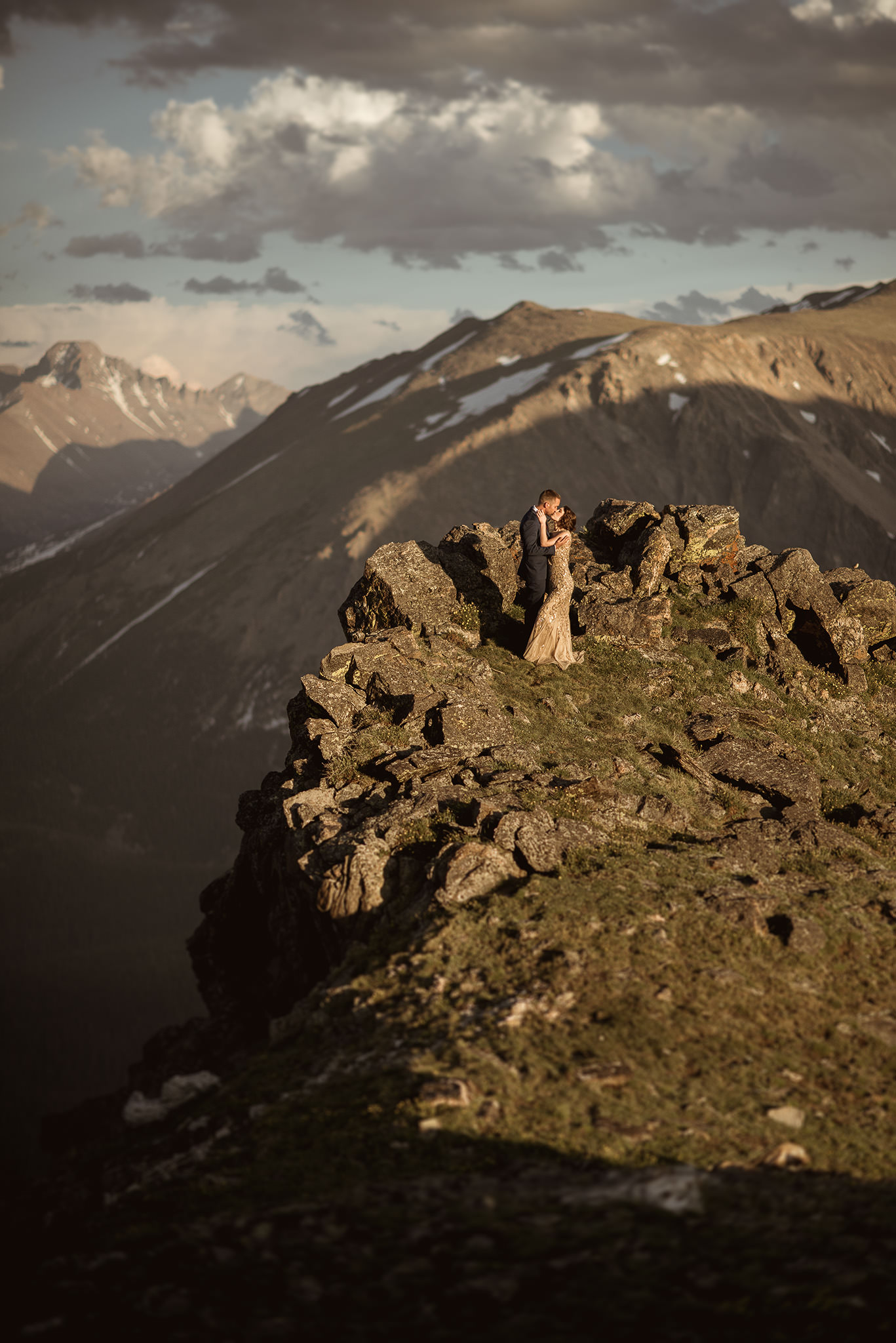 Rocky-mountain-national-park-vintage-adventure-engagement-session
