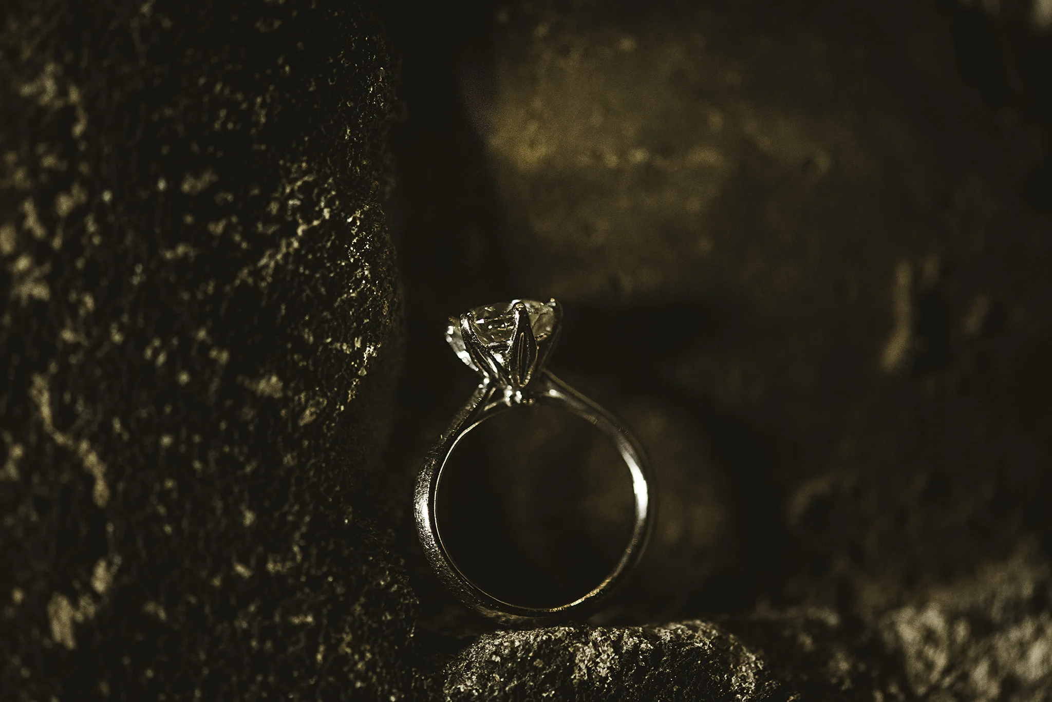 Lawless-Spirits-kitchen-crystal-ballroom-rice-initmate-historic-lifestyle-engagement-photography-session-downtown-houston