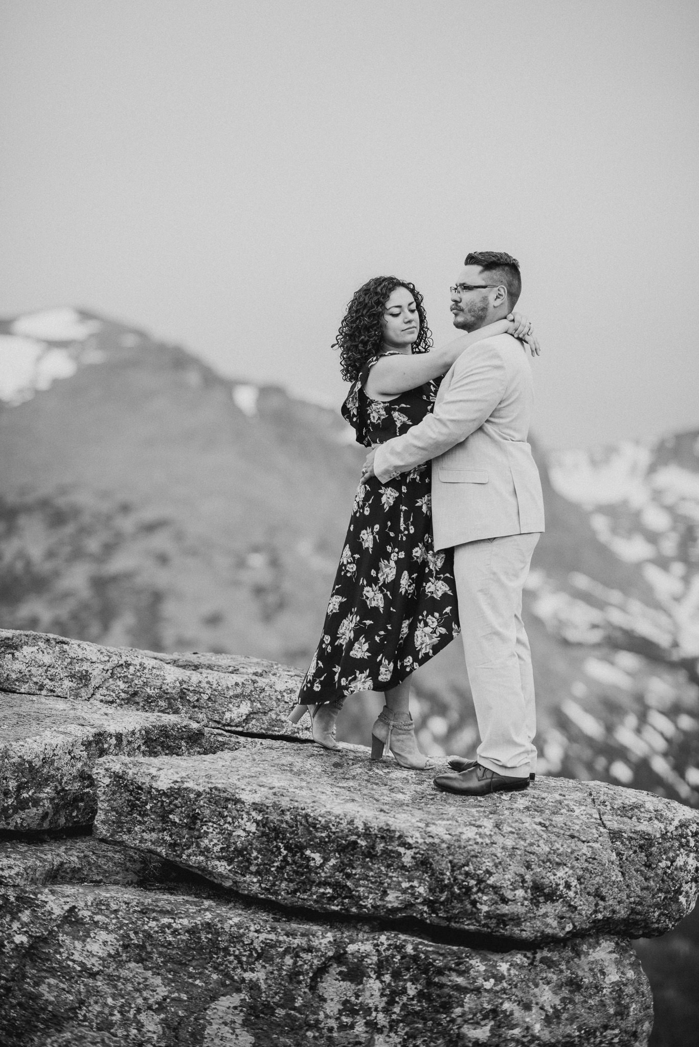 Rocky-Mountain-National-Park-Colorado-Engagement-session-adventure-photography