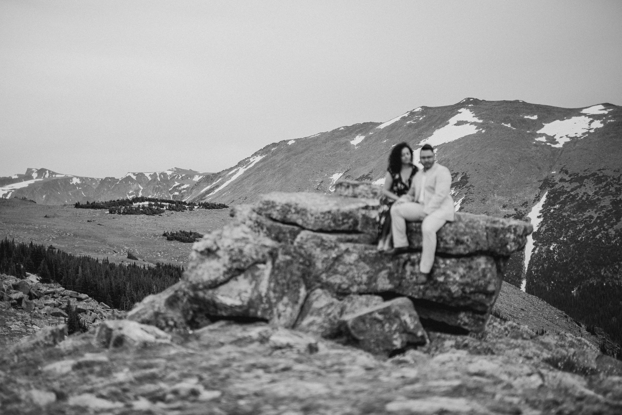 Rocky-Mountain-National-Park-Colorado-Engagement-session-adventure-photography