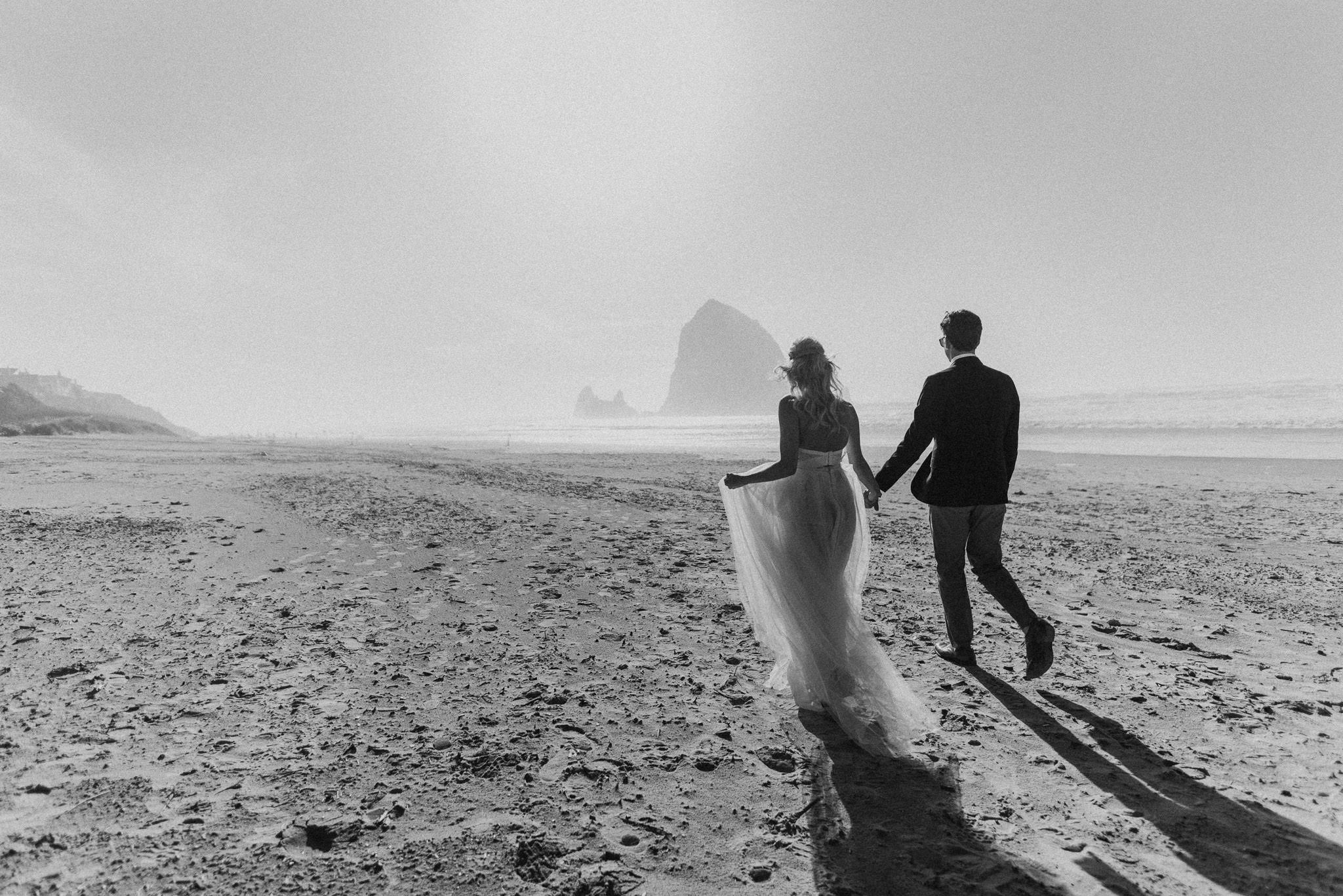 Cannon-Beach-Oregon-Adventure-elopement-engagement-photographer-2