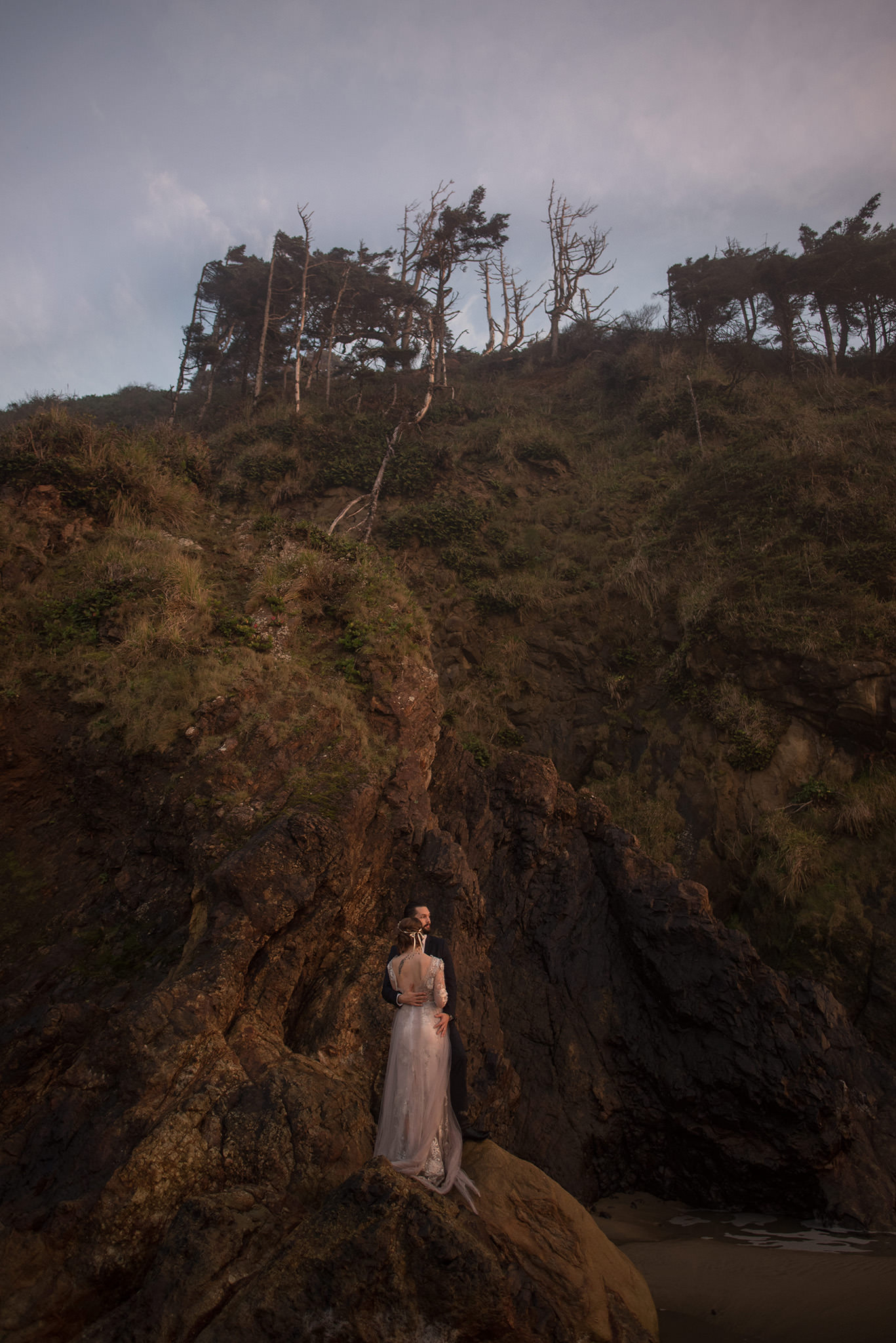 Hug-point-oregon-elopement-engagement-beach-photographer-