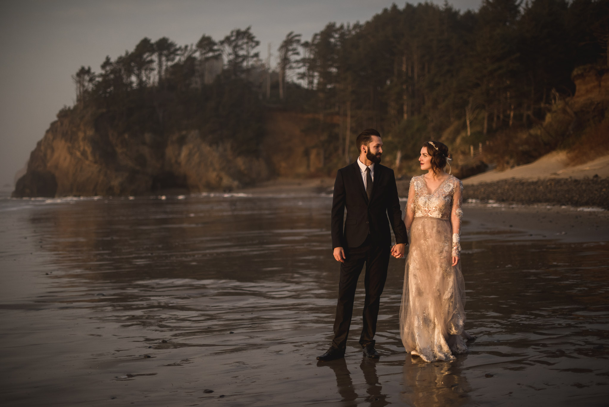 Hug-point-oregon-elopement-engagement-beach-photographer-