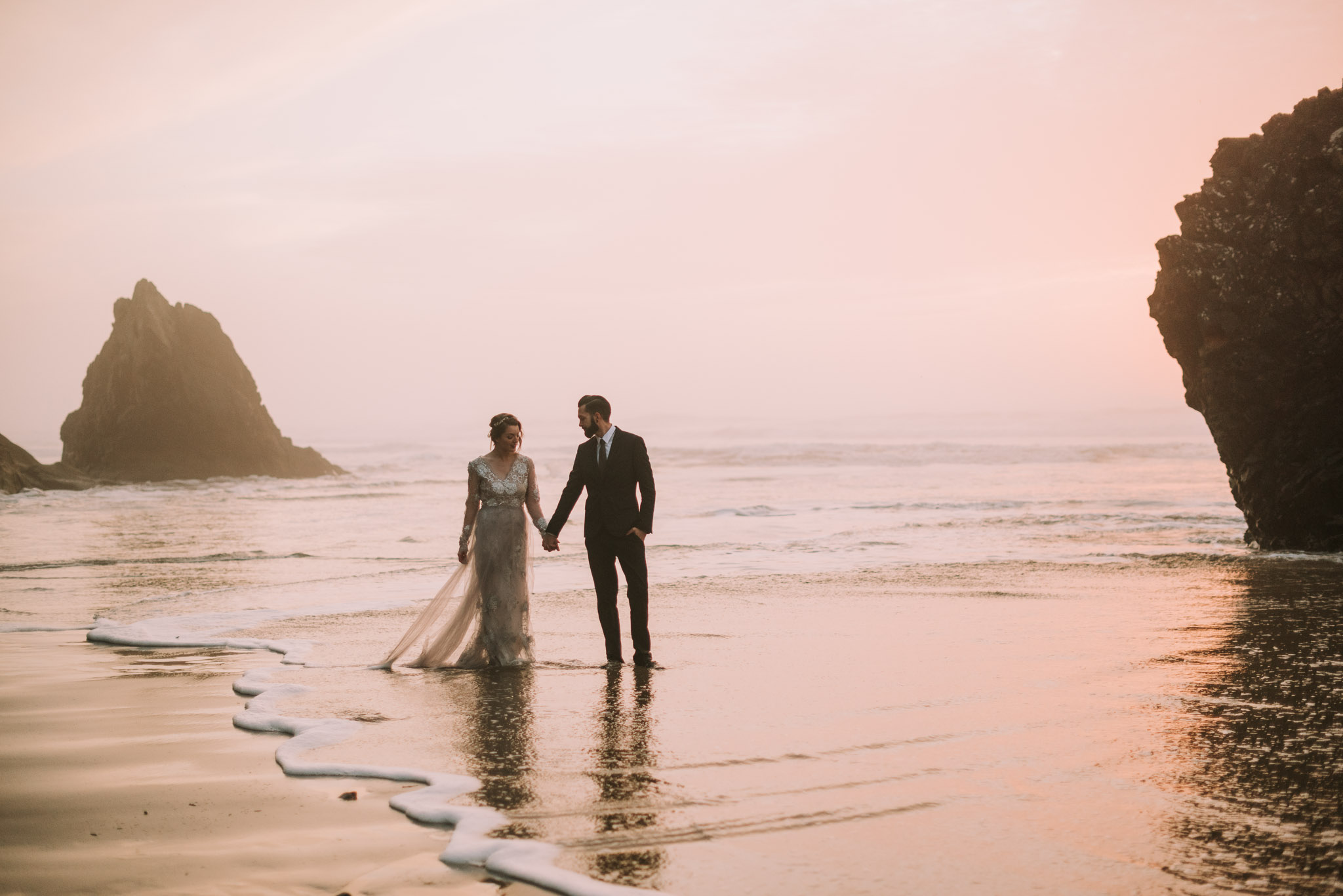 Hug-point-oregon-elopement-engagement-beach-photographer-