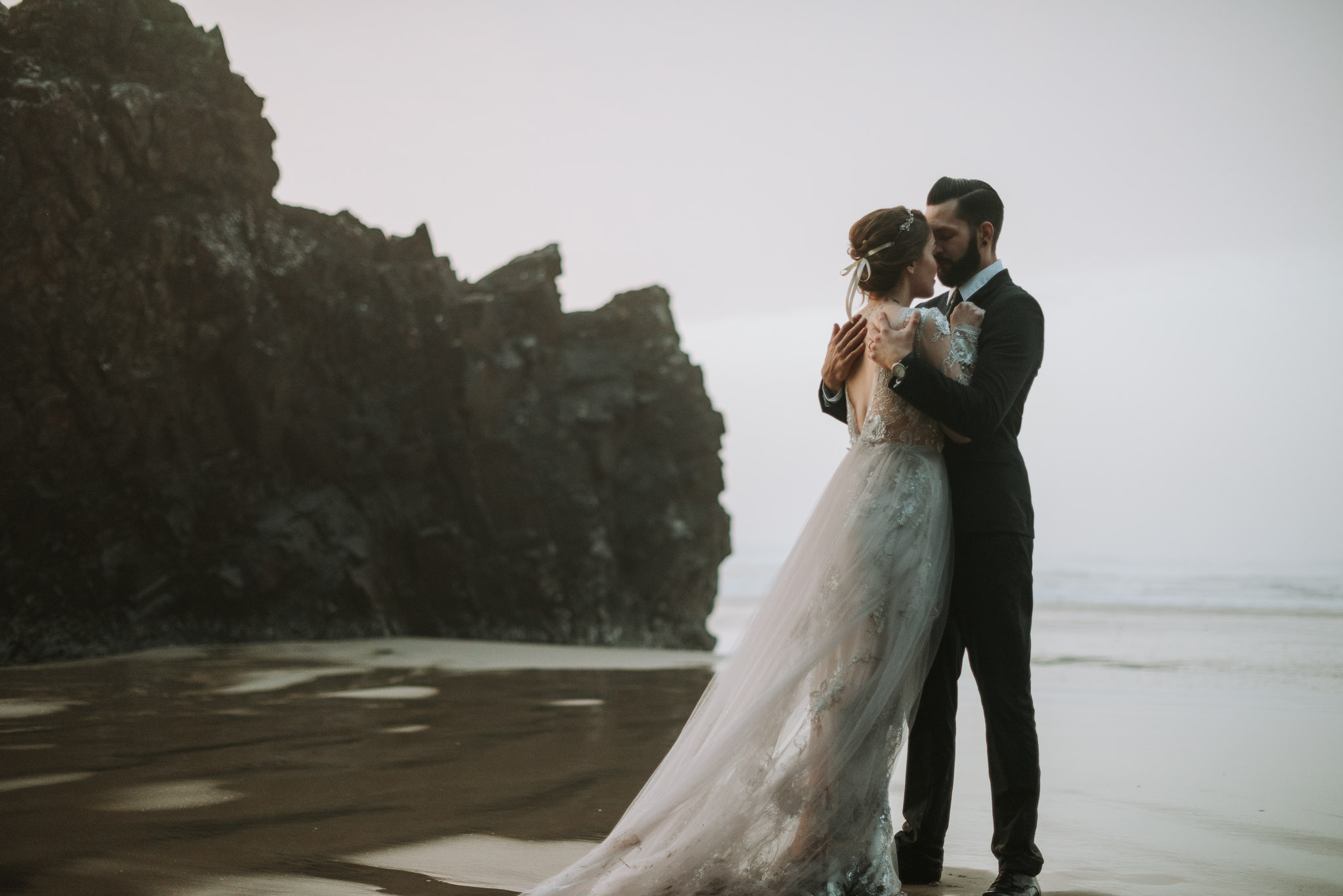 Hug-point-oregon-elopement-engagement-beach-photographer-